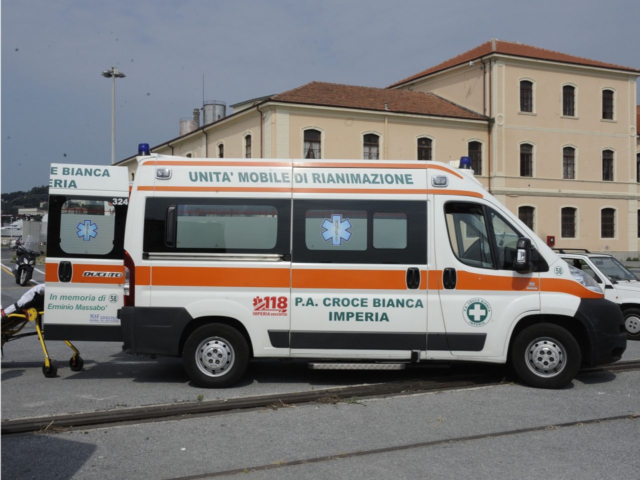 Imperia: seriamente ferito anziano caduto per strada in campagna