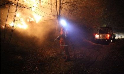 Incendio di sterpaglie a Pietrabruna in zona Polveriere