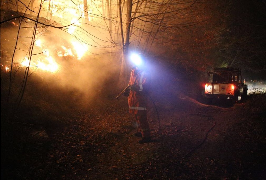 Incendio di sterpaglie a Pietrabruna in zona Polveriere