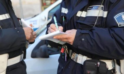 L'AUTISTA "PIZZICATO" A GETTARE RIFIUTI "SANITARI" CON L'AMBULANZA MULTATO DALLA POLIZIA LOCALE