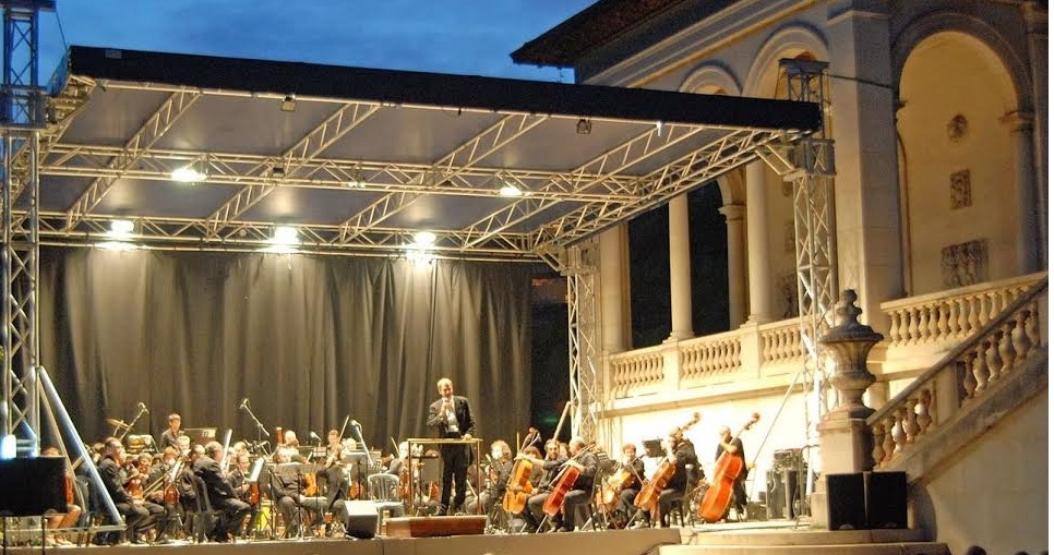 L’ORCHESTRA SINFONICA CHIUDE CON UN SUCCESSO LA STAGIONE PRIMAVERILE/ A LUGLIO E AGOSTO CONCERTI A VILLA ORMOND