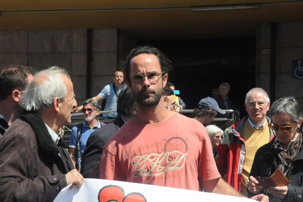 L’Anpi premia con la pergamena della Resistenza il passeur Cedric Herrou