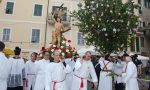 La processione di San Sebastiano "accende" il centro storico di Dolceacqua
