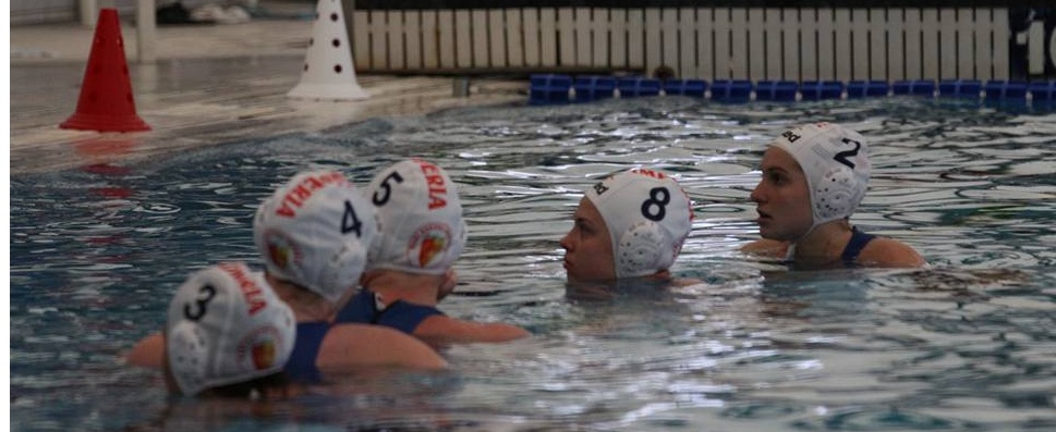 Le ragazze della Rari Nantes vincono contro il Varese Olona per 15-7