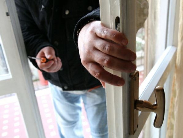 Le “seconde case” nel mirino dei ladri: due (tentati) colpi a Imperia e Diano Marina