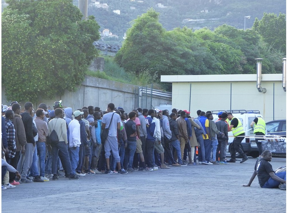 MIGRANTI A VENTIMIGLIA: CIRCA 600 IN CITTA’, AUMENTATA CAPIENZA DEL PARCO ROJA/ VERTICE IN PREFETTURA