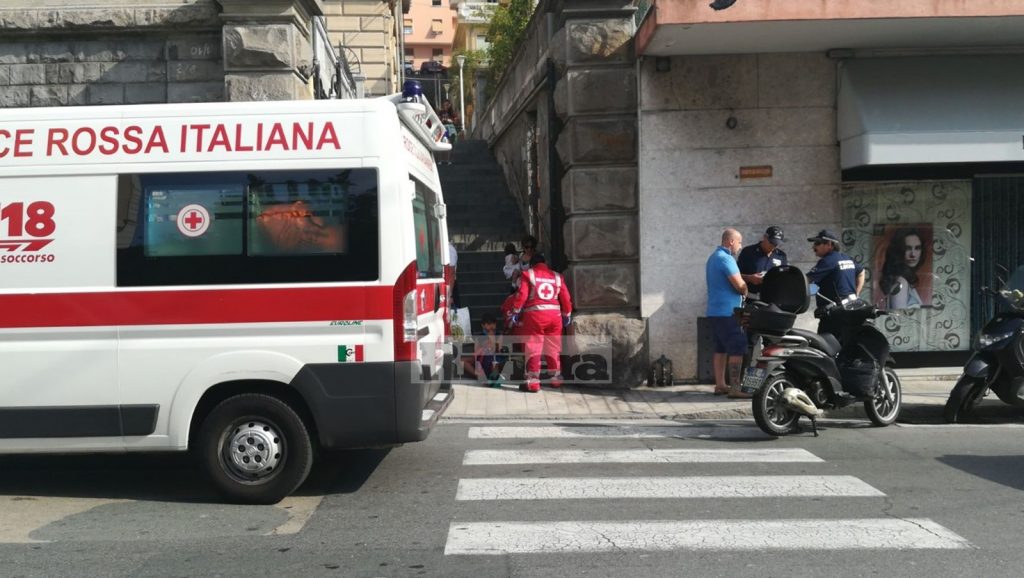 Mamma e figlio investiti da scooter incidente Sanremo via Volta_05