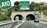Migranti sull'A10: traffico interrotto per circa mezzora verso la Francia, a Ventimiglia