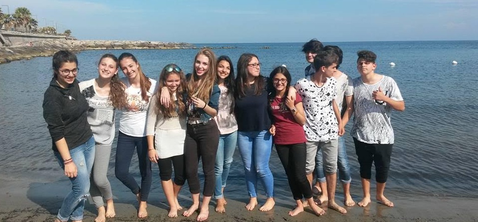 NELLA SALA ROOF DELL’ARISTON UNA SETTIMANA DI PROGRAMMAZIONE PER IL FILM SANREMESE “COME UNA ROSA NELL’ARMADIO”