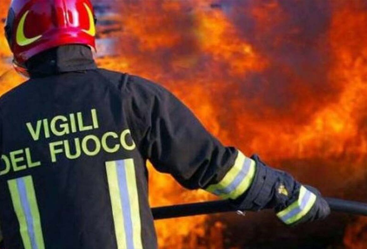 NOTTE DI INCENDI TRA RIVA LIGURE E POMPEIANA: VIGILI DEL FUOCO IMPEGNATI DALLE 22 ALLE 6.30
