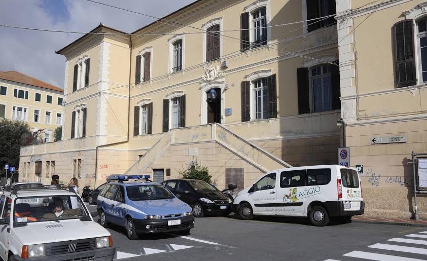 Nuovo scolmatore in piazzetta de Negri. Disagi per circolazione e divieti di sosta durante i lavori