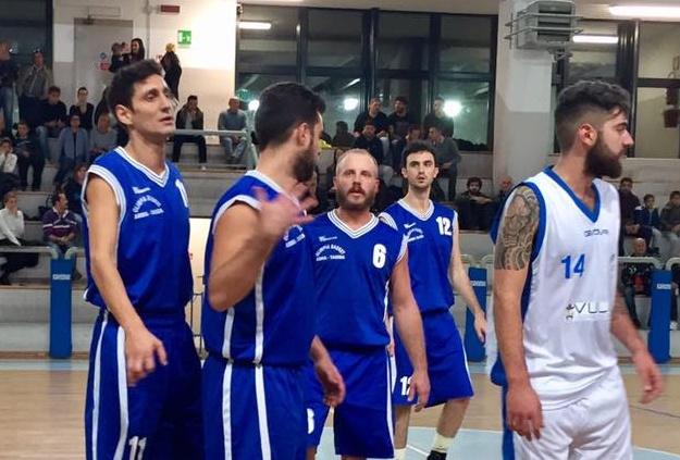 OLIMPIA ARMA TAGGIA BEFFATA A GENOVA: PERDE LO SPAREGGIO 82-80 E DICE ADDIO AL SOGNO DELLA  SERIE D