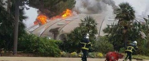 OLTRE 400MQ DI TETTOIA DELLE PISCINE DI ROQUEBRUNE IN FUMO NEL PRIMO POMERIGGIO