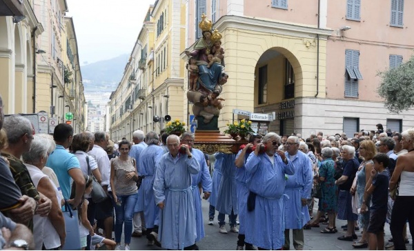 ONEGLIA FESTEGGIA SAN GIOVANNI CON I VESPRI E LA PROCESSIONE / LE FOTO