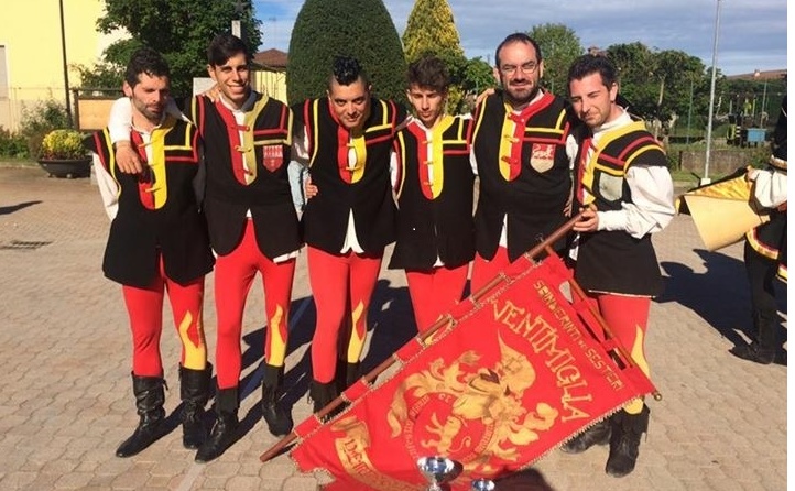 OTTIMI PIAZZAMENTI PER GLI SBANDIERATORI DI VENTIMIGLIA  AL X° TORNEO DON GIACOMO ACCOSSATO DI ASTI