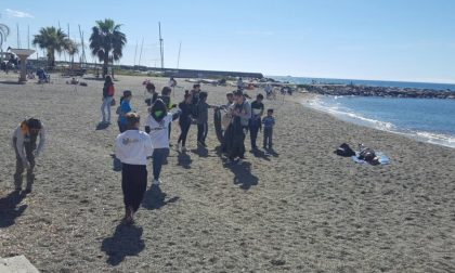 Oltre 50 volontari hanno ripulito le spiagge libere
