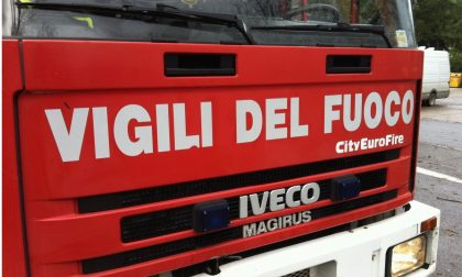 PIETRABRUNA; DIMENTICA IL FRENO A MANO,  FURGONCINO VA ALL'INDIETRO E SI CAPPOTTA