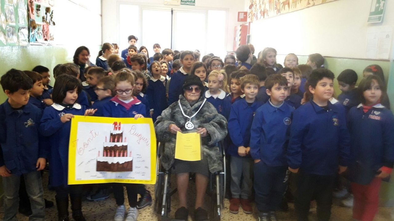 PRIMO GIORNO DI SCUOLA A 100 ANNI. L’EMOZIONE DI VINCENZA