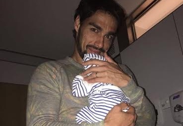 PRIMO SCATTO DI PAPA’ FABIO CON IL SUO PICCOLO FEDERICO