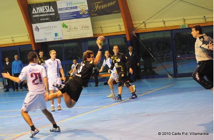 Pallamano Ventimiglia incontenibile contro lo Spezia (40-13)