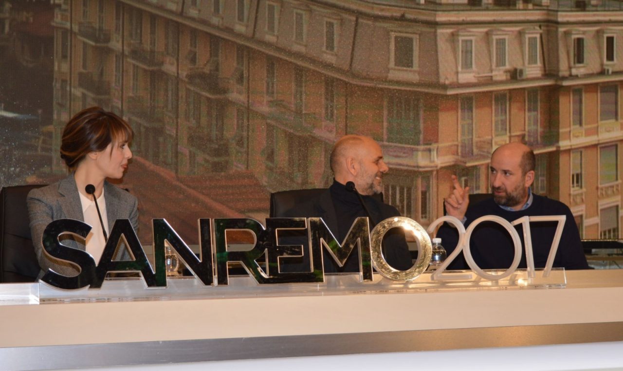 Paola Cortellesi e Antonio Albanese ospiti all’Ariston questa sera: “Canteremo insieme. Chissà che non ci ammettano alla gara”
