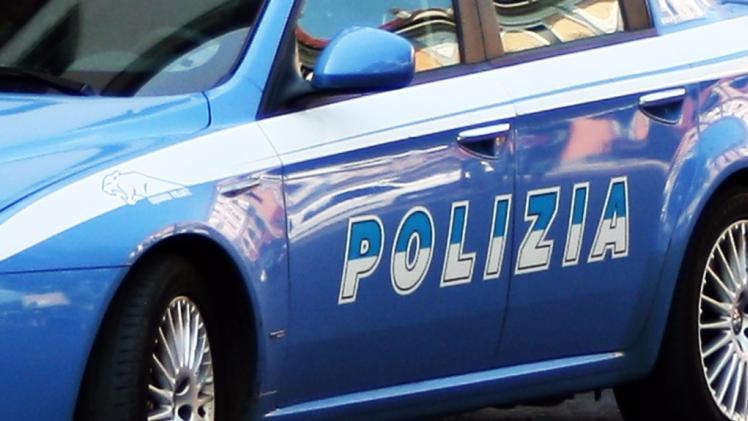 Polizia denuncia un tunisino con 3 grammi di droga e un coltello