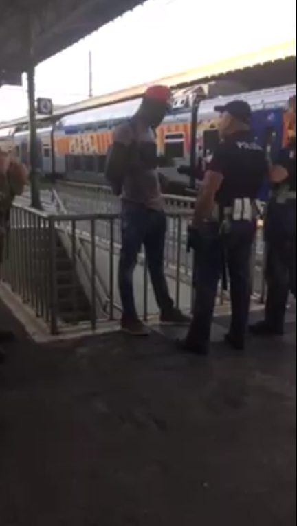 Poliziotto Stazione Ventimiglia migranti video2