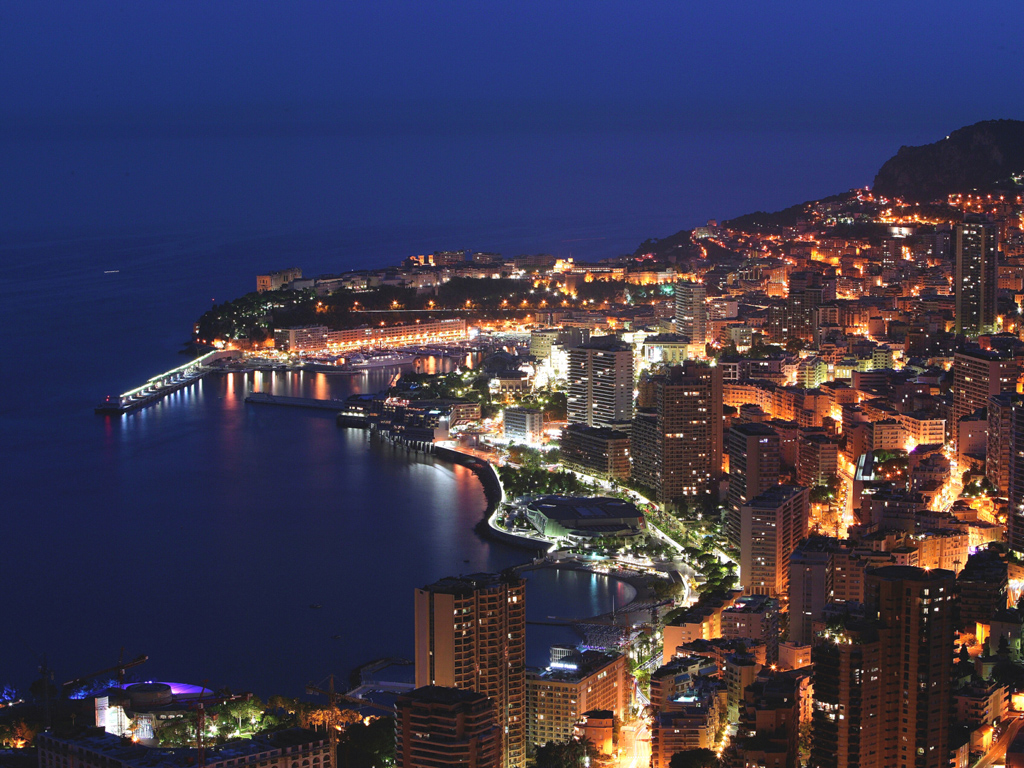 Cade da un muretto mentre orina e muore: la tragedia a Monaco