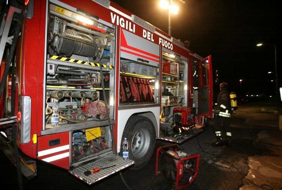 Principio di incendio in un bar-ristorante di via Aurelia a Ospedaletti. Forse colpa di una candela decorativa