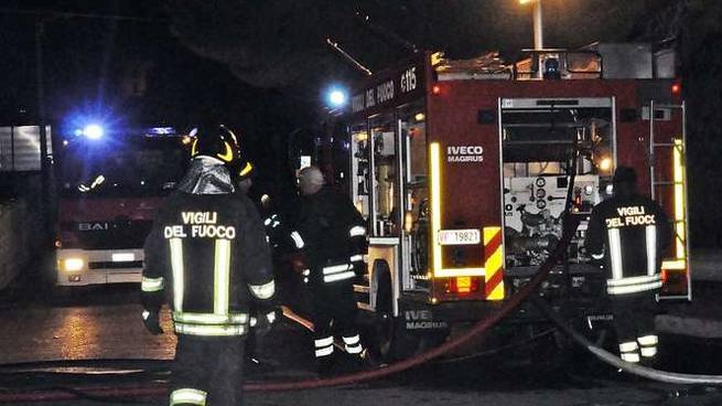 Principio di incendio nell’officina del distributore Esso di Bordighera. Forse doloso