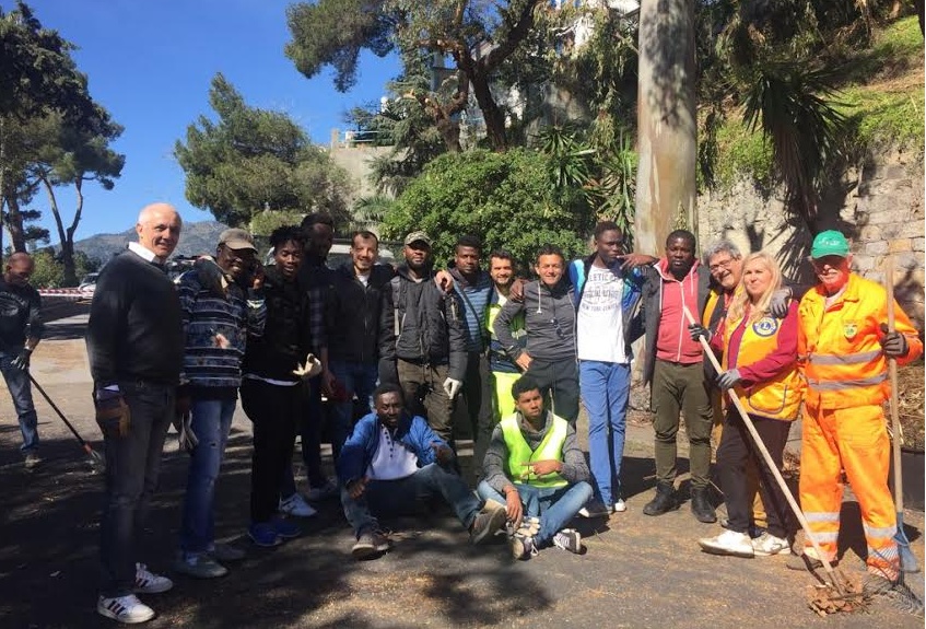 Pulizia dell’area intorno al Forte dell’Annunziata. Anche Lions e Leo tra i volontari