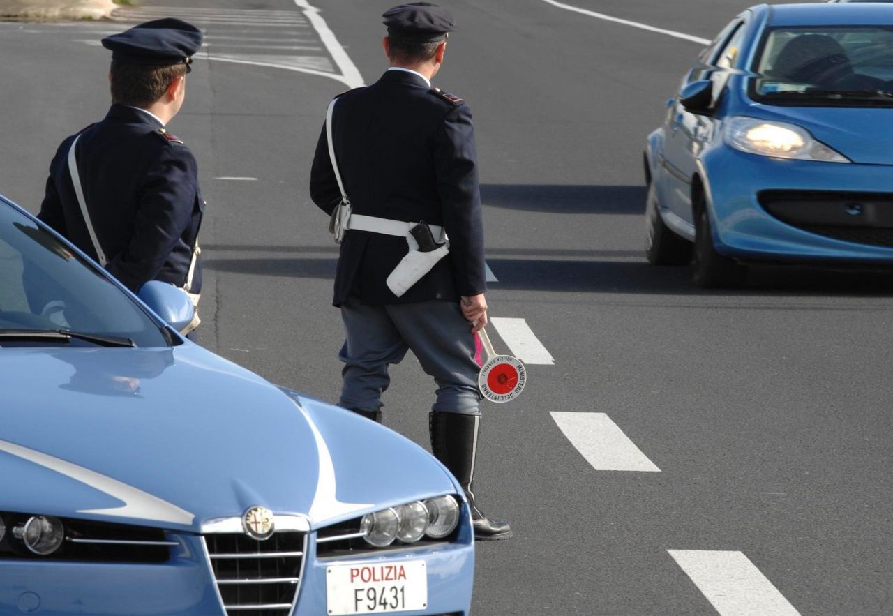 RAPISCE I FIGLI ALLA MADRE IN OLANDA E VIENE ARRESTATO SULL’AUTOSTRADA
