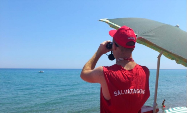 RISCHIA DI ANNEGARE, SALVO PER MIRACOLO UN 16ENNE A VALLECROSIA
