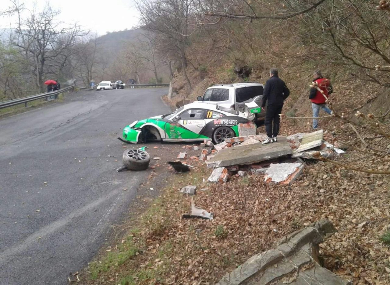 Rallye Sanremo: fondo bagnato lungo la Ginestro-Colle D’Oggia, Sassi fuori strada