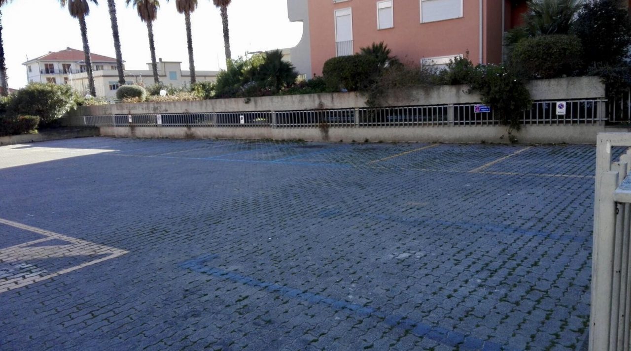 Rivoluzione strisce blu a Riva Ligure: nuovo piano per i parcheggi a pagamento