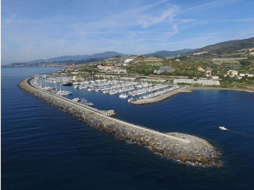 SANREMO: AVVISTATA PALLA DI  FUOCO ALL’ORIZZONTE, LA SEGNALAZIONE SU FACEBOOK/ SARA’ UN EFFETTO OTTICO?