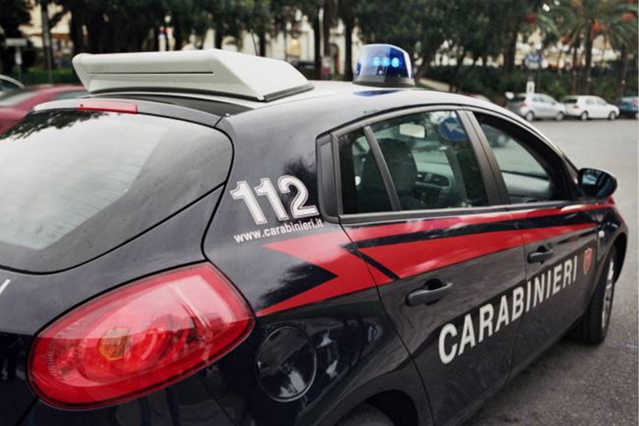 SANREMO: FAR WEST IN VIA MARTIRI/ RISSA TRA NORDAFRICANI CON SFONDAMENTO DI UNA VETRINA