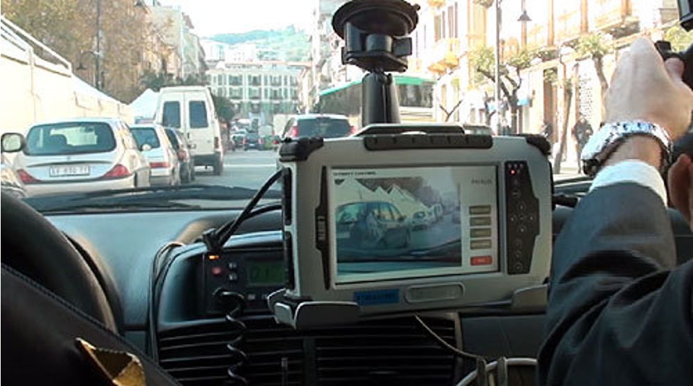 SANREMO: LO STREET CONTOL TI MULTA ADDIRITTURA MENTRE POSTEGGI/ LA DISAVVENTURA DI UN PROFESSIONISTA