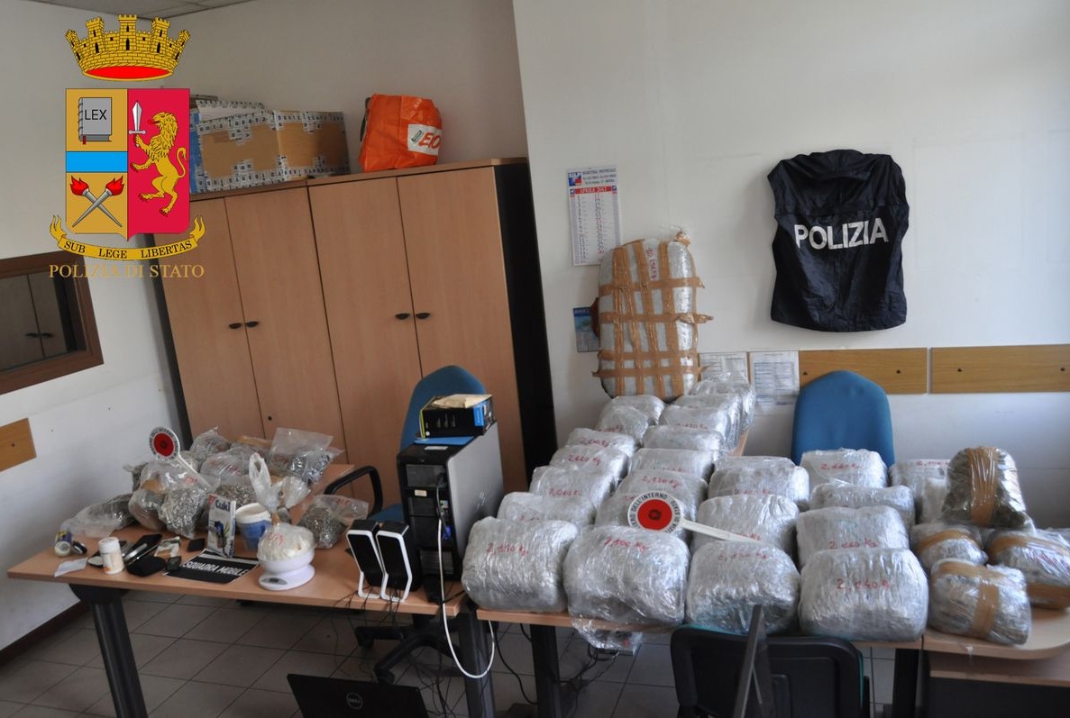 SANREMO: POLIZIA SEQUESTRA 83 KG DI MARIJUANA DESTINATA ALLA MOVIDA/ UN ARRESTO/ VIDEO