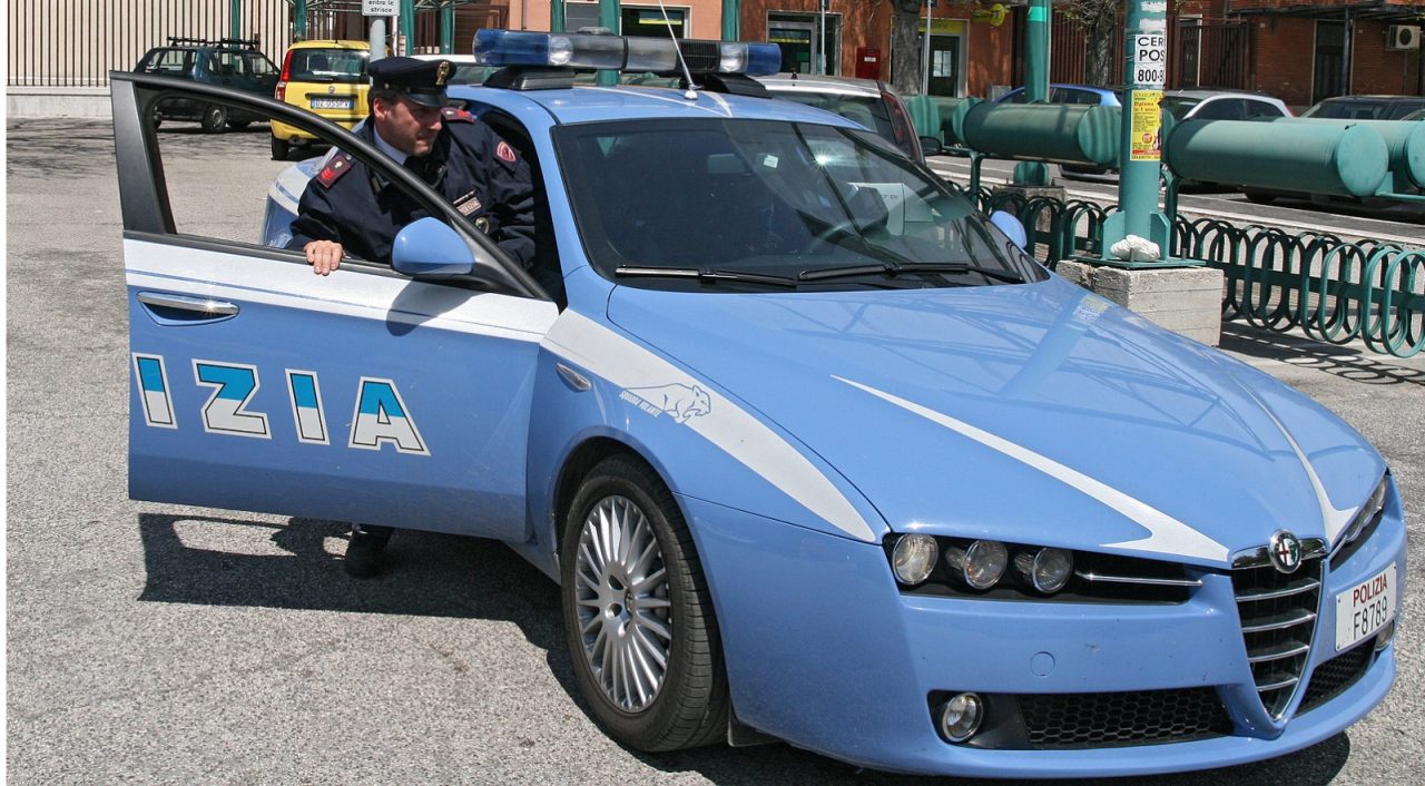 SANREMO: RISSA TRA ALBANESI E ROMENI  IN VIA MATTEOTTI, SPUNTANO CASCHI E TIRA-PUGNI/ FUGGI FUGGI