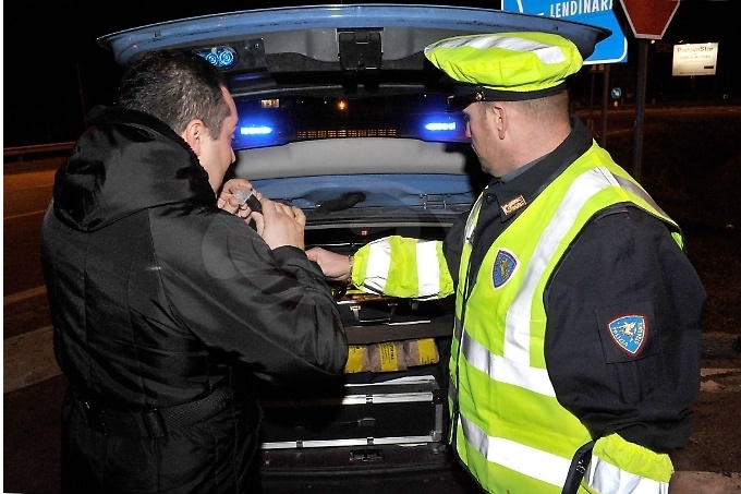 SANREMO: UBRIACO E CONTROMANO RISCHIA FRONTALE CON LA POLSTRADA/ PATENTE RITIRATA A 40ENNE