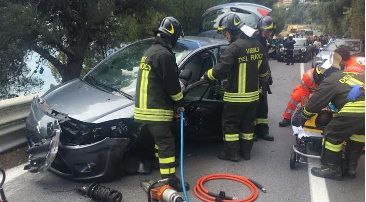 SCHIANTO TRA AUTO A SAN LORENZO AL MARE: DUE FERITI