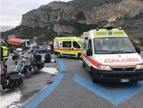 SCONTRO CAMION-MOTO SULL’A10, A VENTIMIGLIA, DIREZIONE FRANCIA/ UN FERITO