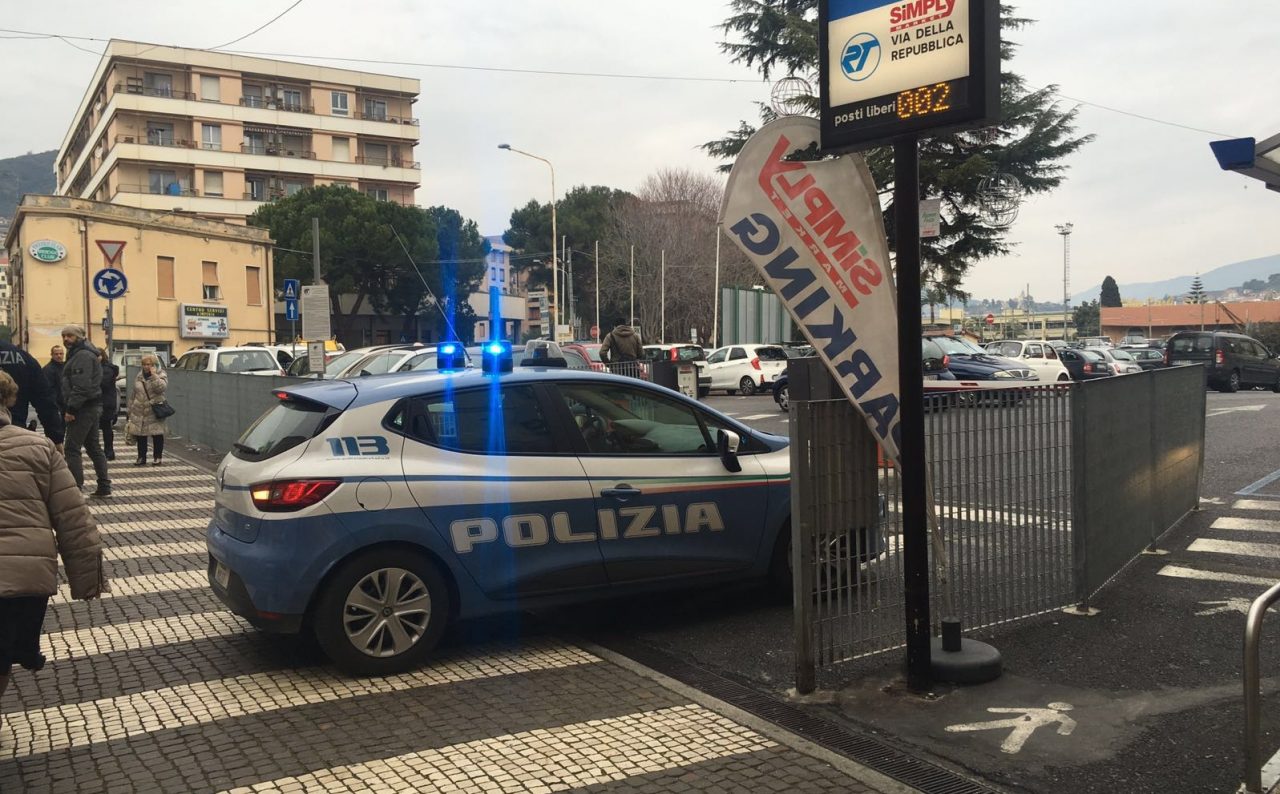 FATTO BRILLARE IL SOSPETTO PACCO BOMBA IN VIA REPUBBLICA A IMPERIA