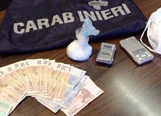 Sanremo, due uomini arrestati per spaccio: avevano in casa quasi mezzo chilo di eroina