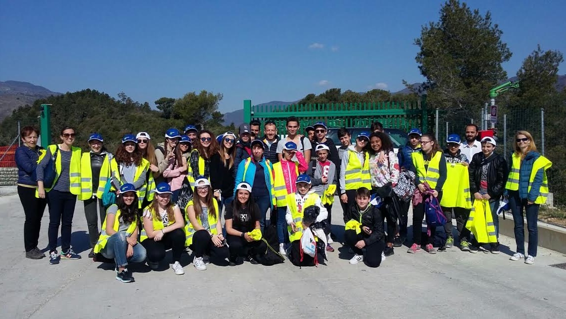 Sensibilizzazione alla differenziata. Alunni delle medie di Roverino in visita alla discarica di Collette Ozotto