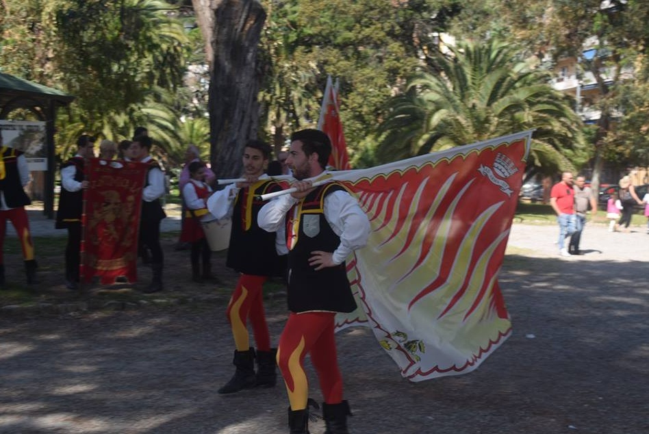Sestiere Burgu oggi in trasferta a Sospel, poi la regata a Ventimiglia