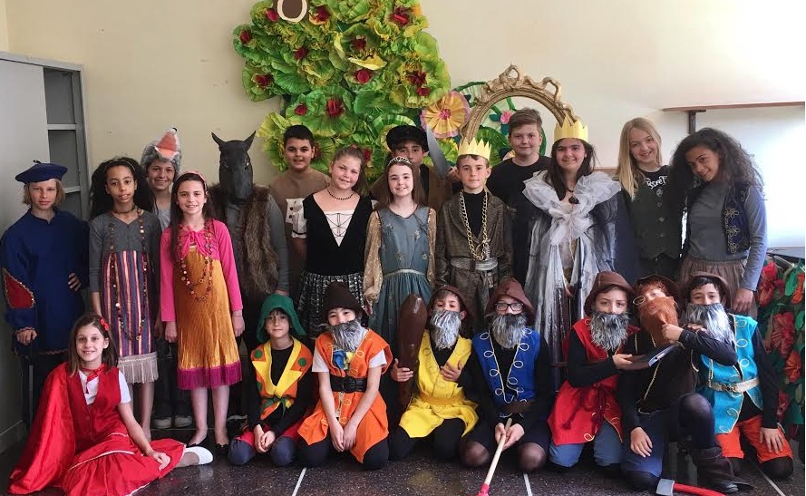 Successo al Don Orione per “Biancaneve…?” portata in scena dagli alunni della Scaini
