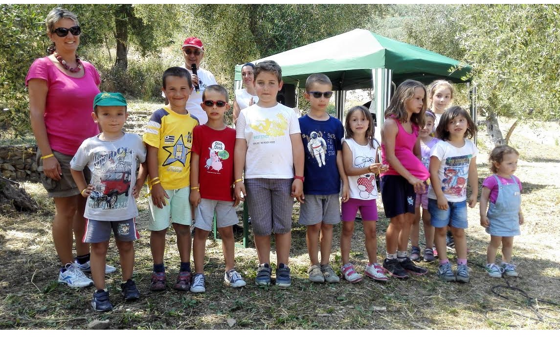 Successo di partecipanti alla passeggiata benefica delle Ginestre