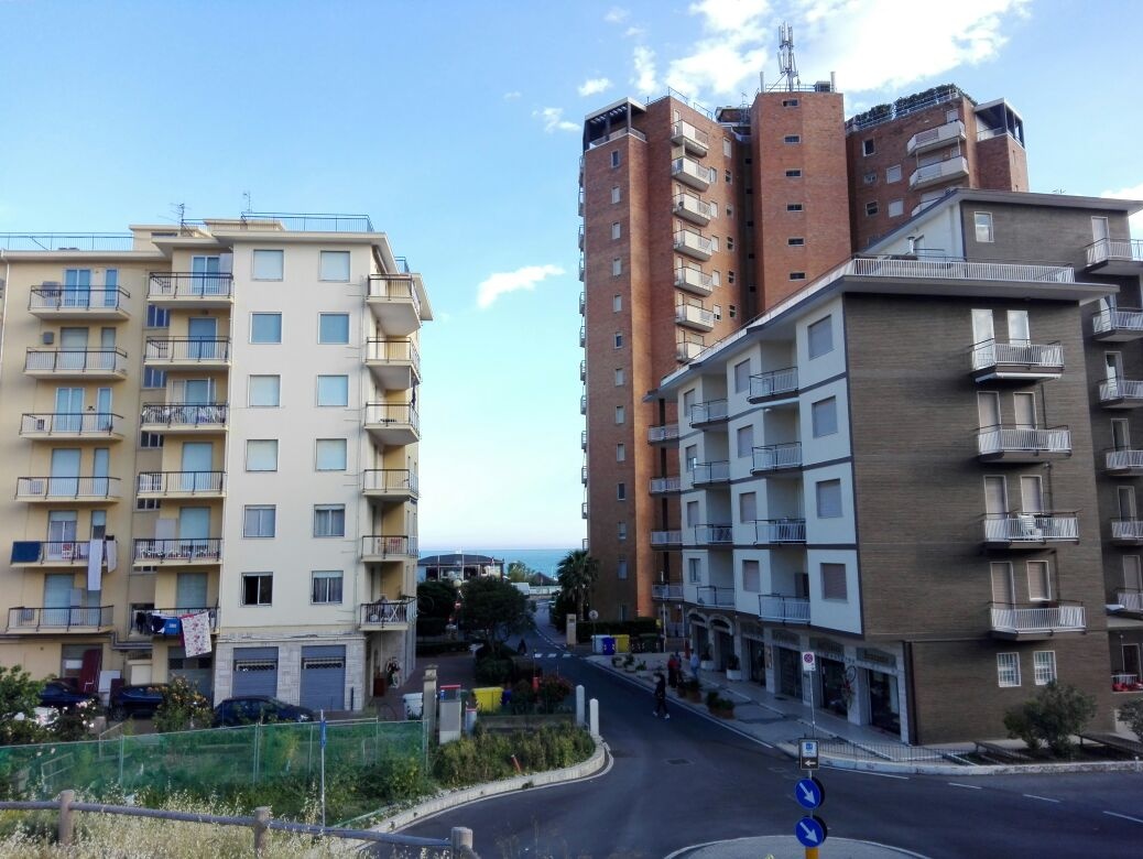 TAGGIA: SINDACO REVOCA ORDINANZA SGOMBERO PER 80 FAMIGLIE/ ATTICI BRUCIATI SOTTO SEQUESTRO